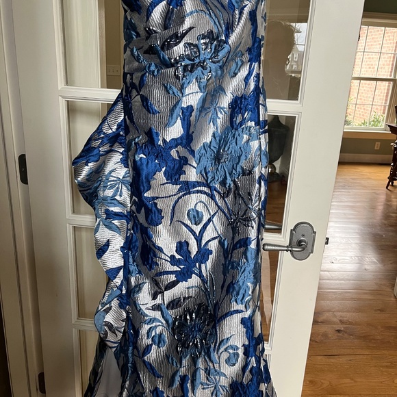 Donna Karan gown-dress for prom, wedding guest etc - Picture 4 of 11